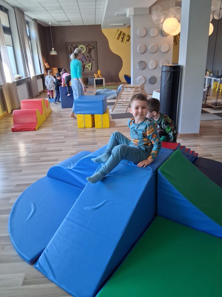 WYCIECZKA DO CENTRUM KULTURY I SZTUKI W SKIERNIEWICACH