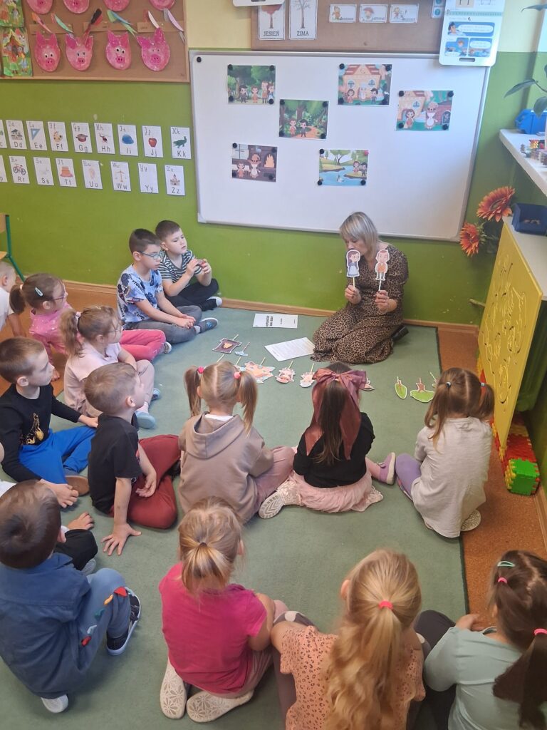 DZIEŃ POSTACI Z BAJEK W ODDZIAŁACH PRZEDSZKOLNYCH