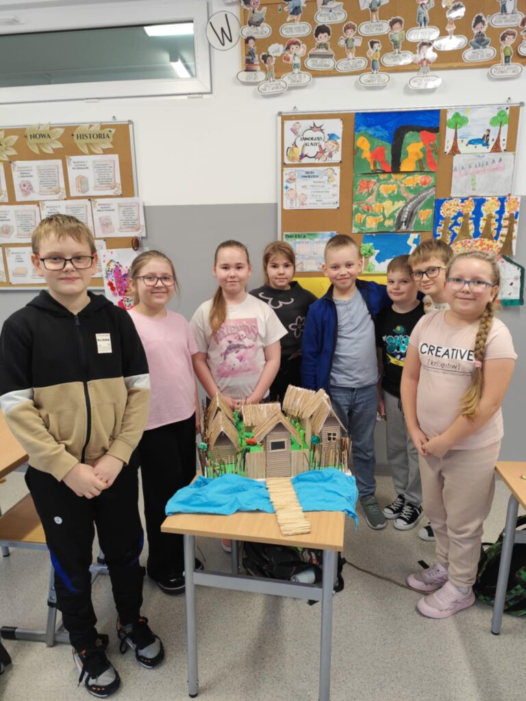 Makieta grodu w Biskupinie – praca klasy III