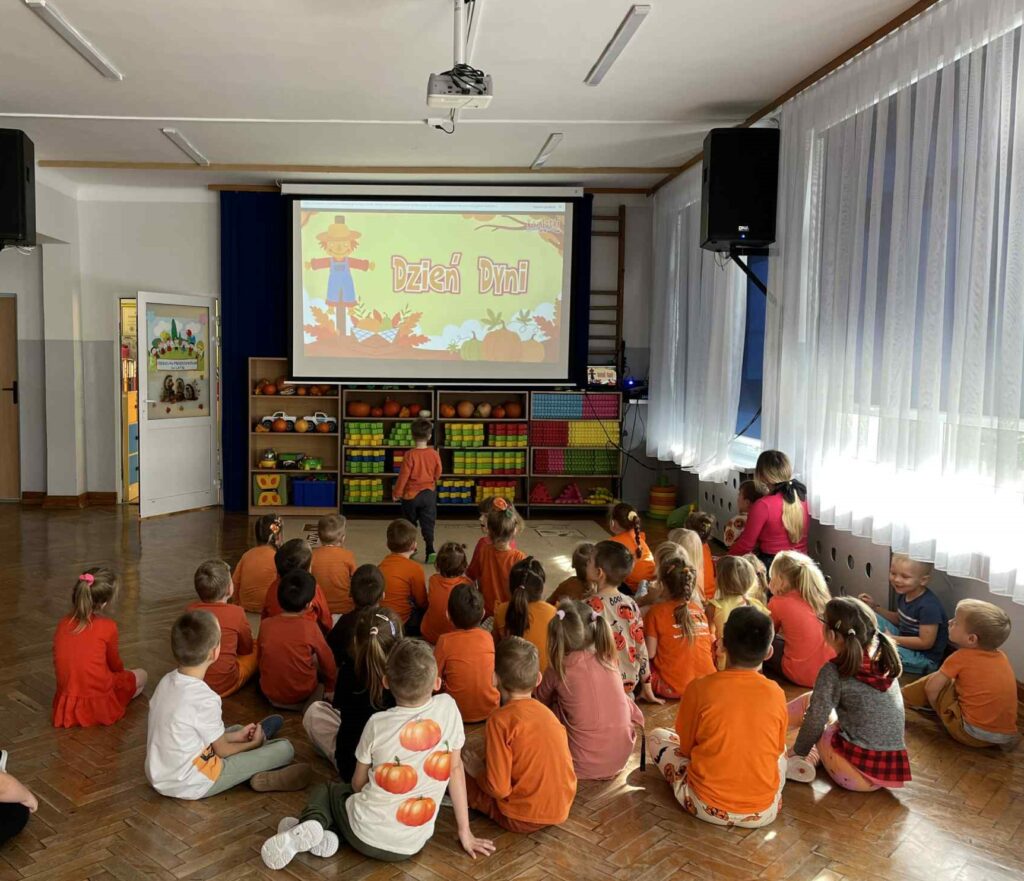 🎃 ,,Dyniowy zawrót głowy” w ramach projektu ,,DZIEŃ Z OWOCEM I WARZYWEM, TO DZIEŃ ZDROWY, KOLOROWY”