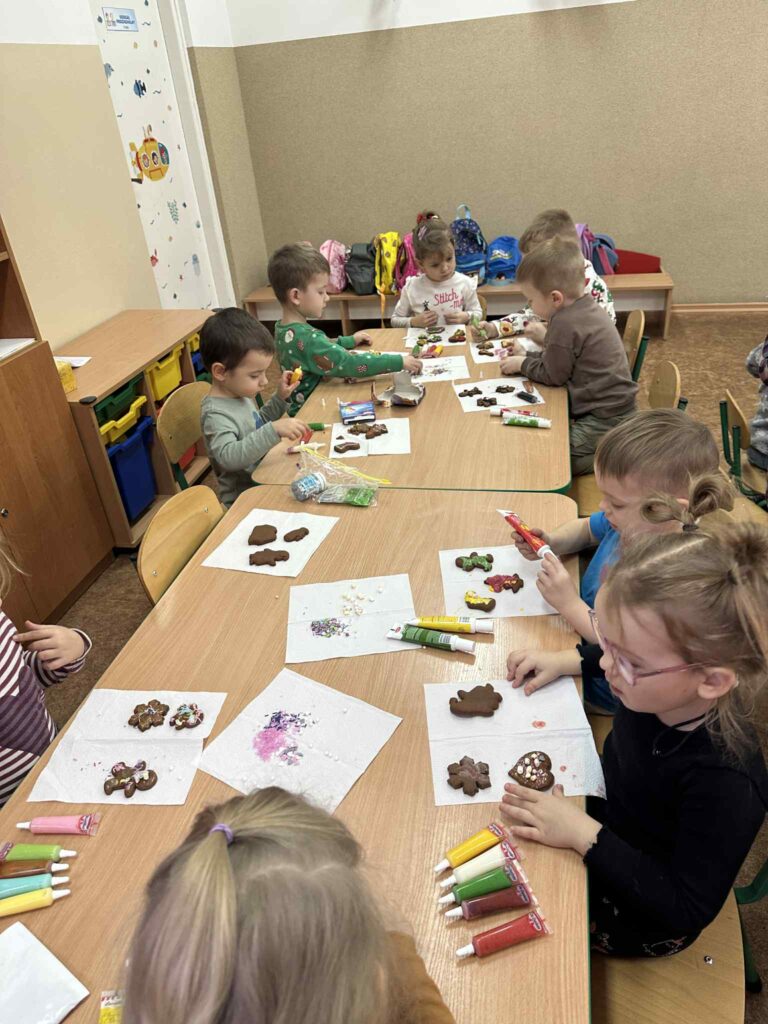 Pieczenie pierniczków w grupie 3-4-latków