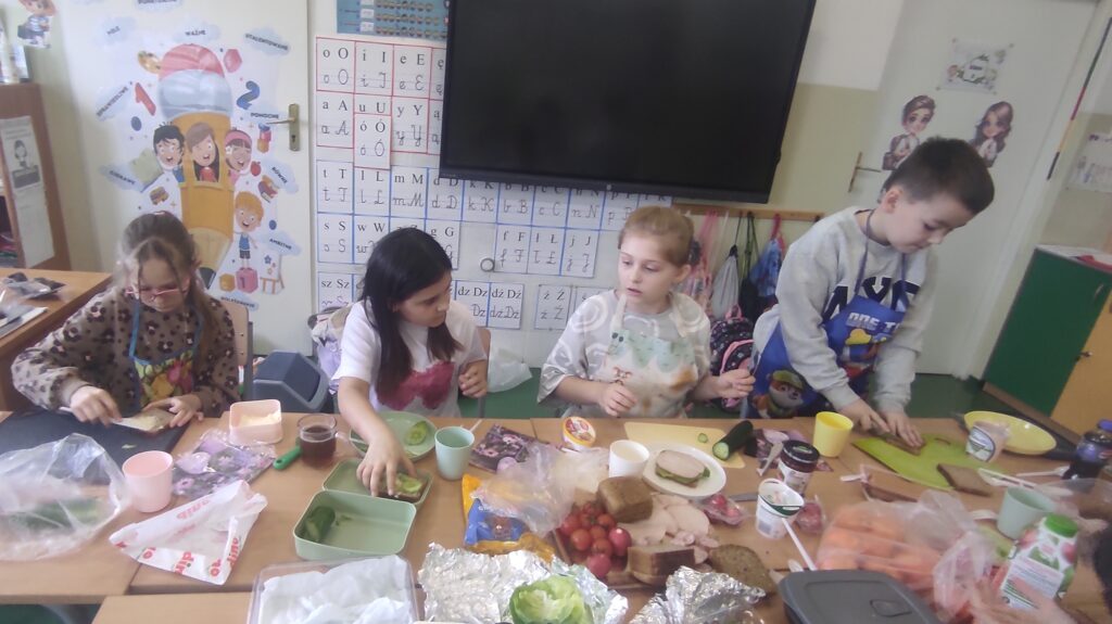 „Nowalijki – przygotowanie kanapek”