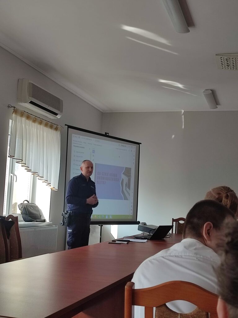 Spotkanie profilaktyczno-edukacyjne z policjantem